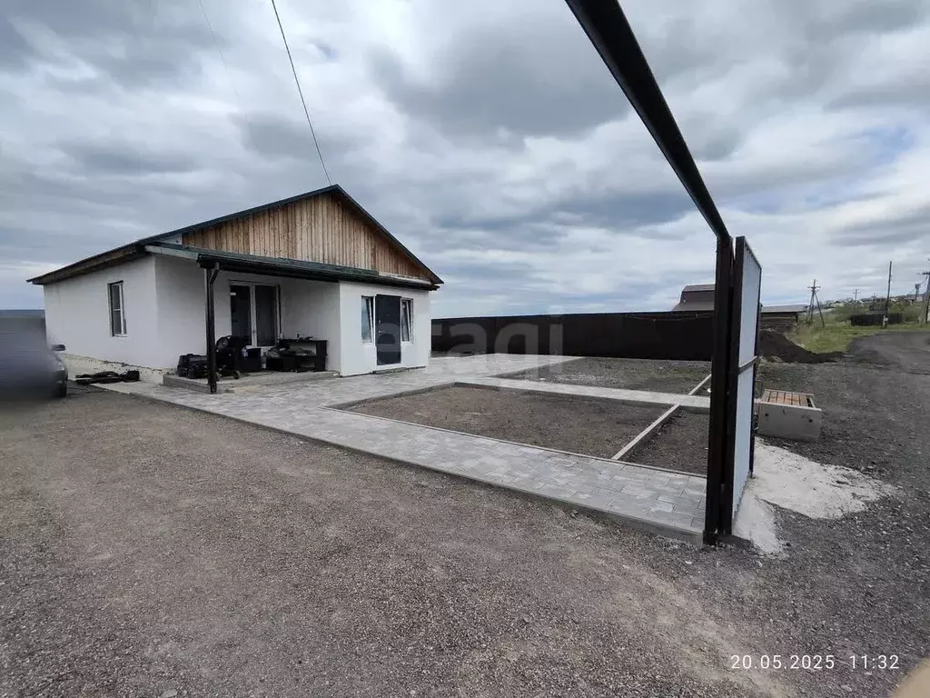 Дом в Красноярский край, Емельяново пгт ул. Караульная, 4 (122 м) - Фото 1