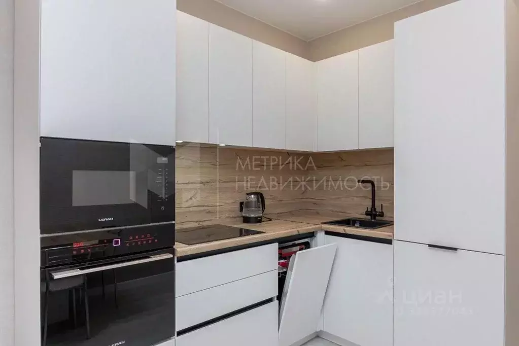 2-к кв. Тюменская область, Тюмень ул. Ветеранов Труда, 9А (56.0 м) - Фото 1