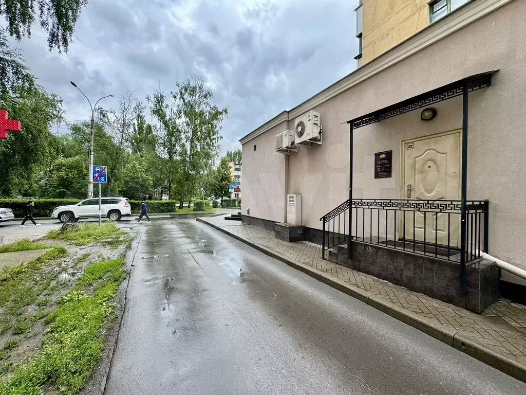 Помещение в центре с арендаторами, 360 кв.м - Фото 0