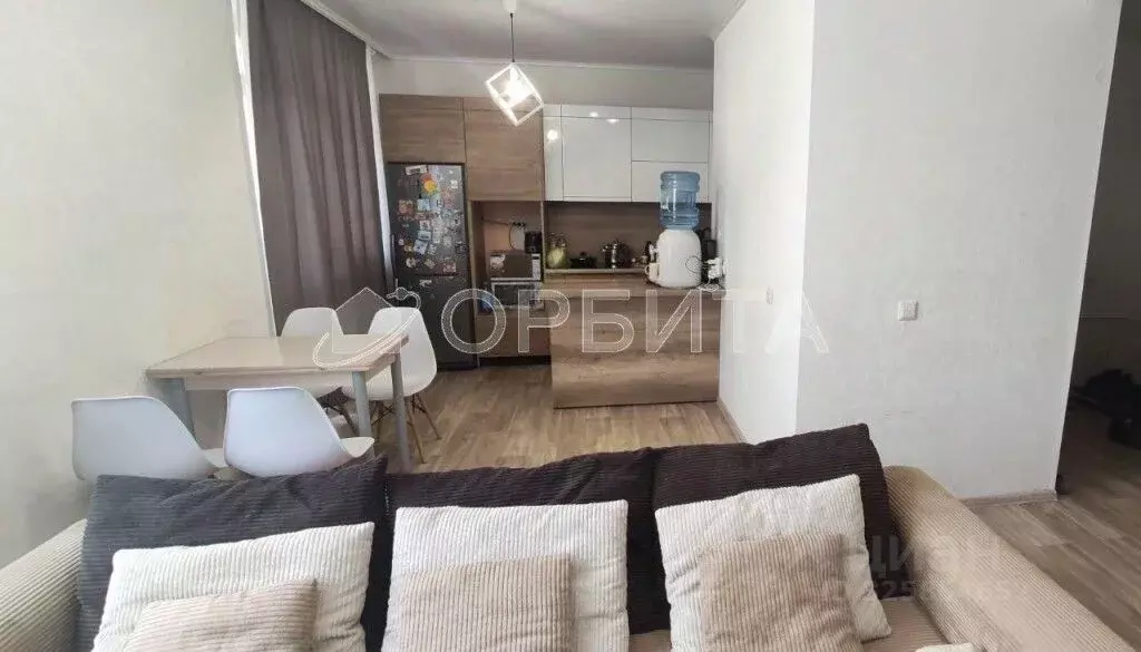 2-к кв. Тюменская область, Тюмень ул. Тимофея Чаркова, 79 (74.9 м) - Фото 1