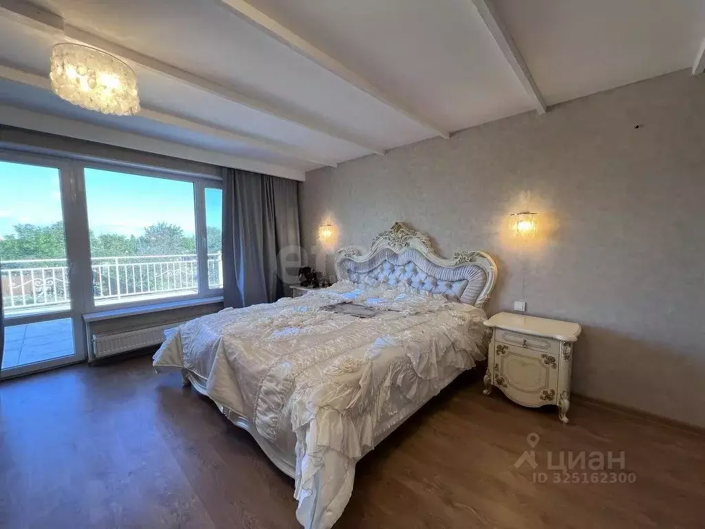 Дом в Крым, Симферопольский район, Гвардейское пгт ул. Первомайская ... - Фото 1