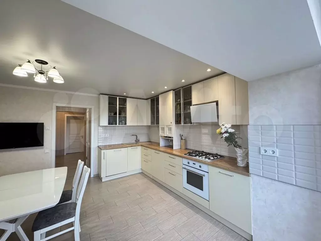 2-к. квартира, 70 м, 2/5 эт. - Фото 1