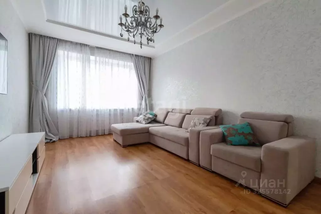 2-к кв. Калининградская область, Калининград Осенняя ул., 4 (69.7 м) - Фото 1