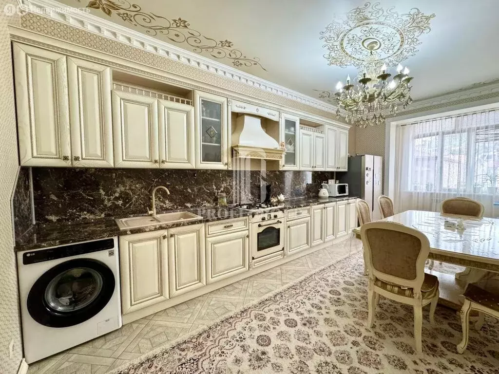 3-комнатная квартира: Махачкала, улица Хуршилова, 17 (120 м) - Фото 1