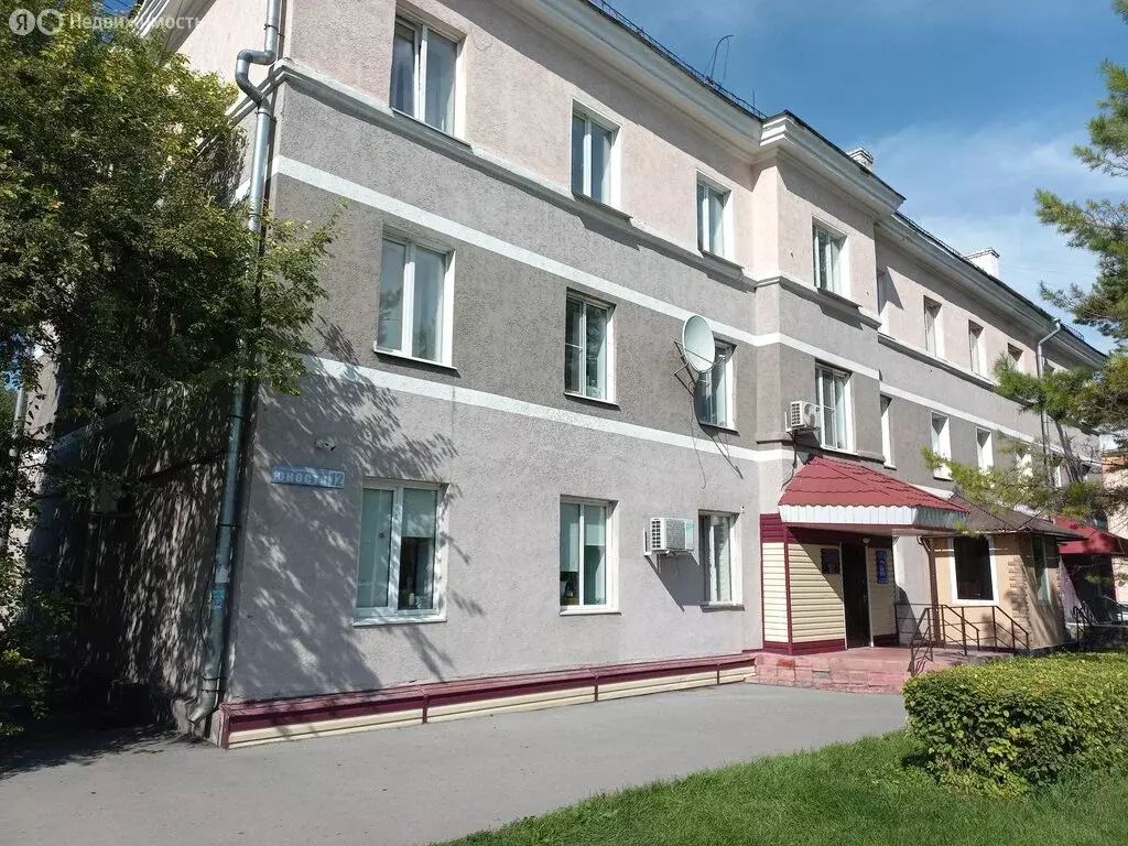 4-комнатная квартира: Белово, улица Юности, 12 (85.2 м) - Фото 0