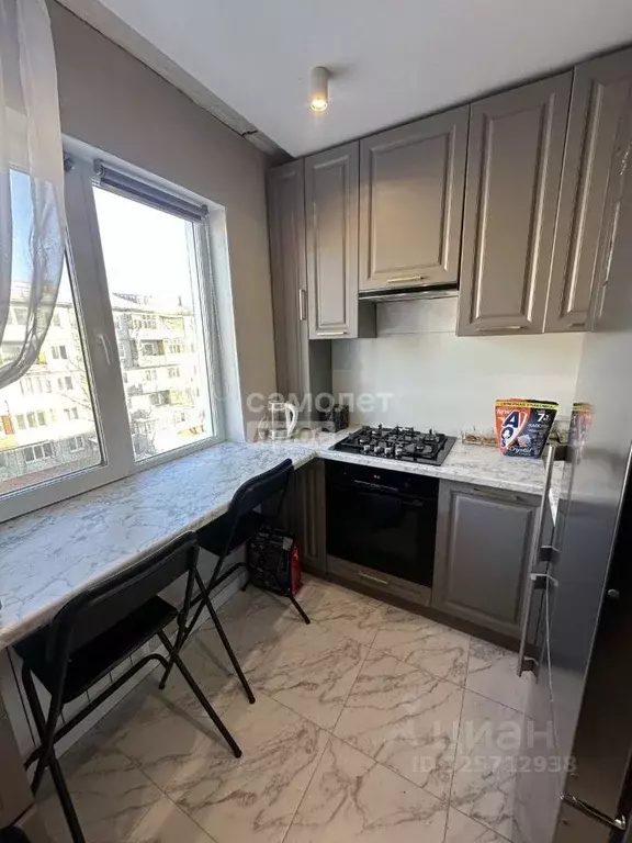 3-к кв. Омская область, Омск Сибирский просп., 2/1 (48.0 м) - Фото 1