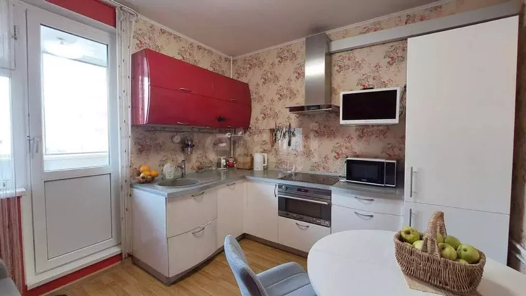 2-к кв. Московская область, Химки Молодежная ул., 70 (60.0 м) - Фото 0