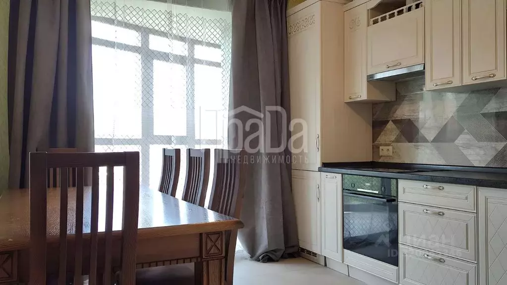 2-к кв. Красноярский край, Красноярск Чистопрудная ул., 13Б (73.6 м) - Фото 0