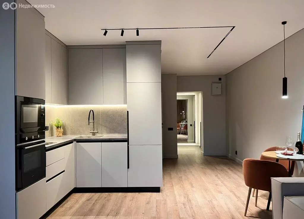Квартира-студия: Иркутск, улица Маршала Конева, 16 (55.1 м) - Фото 1
