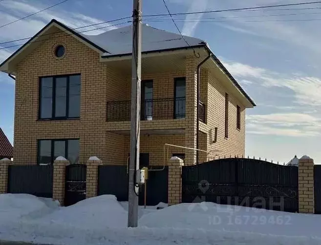 Дом в Тюменская область, Тюмень ул. Александра Сазонова (180 м) - Фото 0