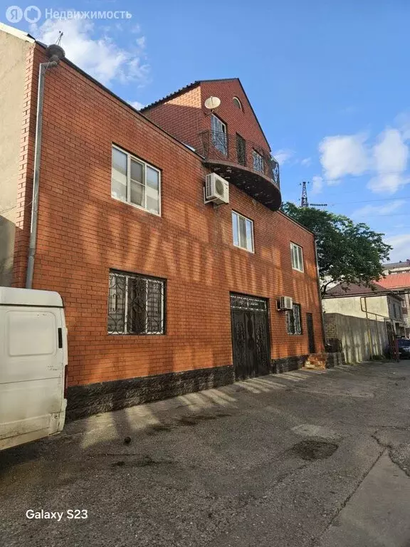 Дом в Махачкала, улица Хизроева, 81к1 (600 м) - Фото 1