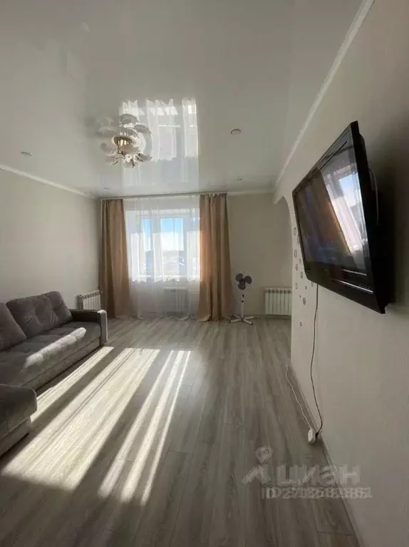 1-к кв. Омская область, Омск просп. Комарова, 11 (43.0 м) - Фото 1