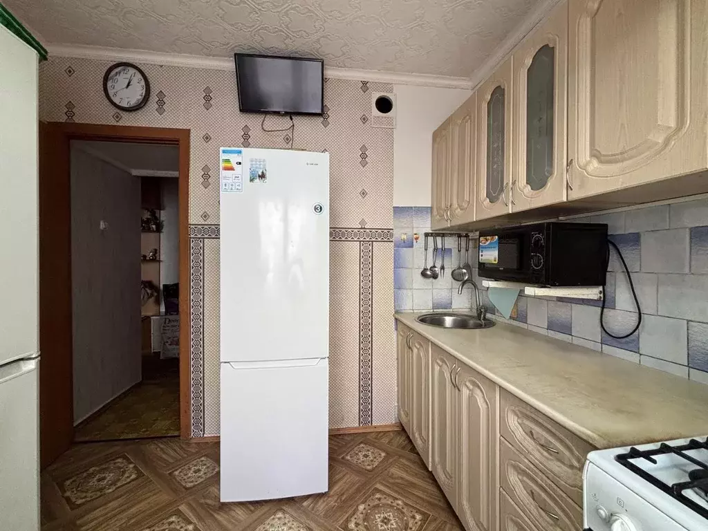 3-к кв. Омская область, Омск ул. Кирова, 18/2 (62.7 м) - Фото 2