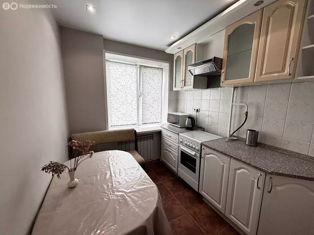 3-комнатная квартира: Пермь, улица Комиссара Пожарского, 11 (52.8 м) - Фото 1