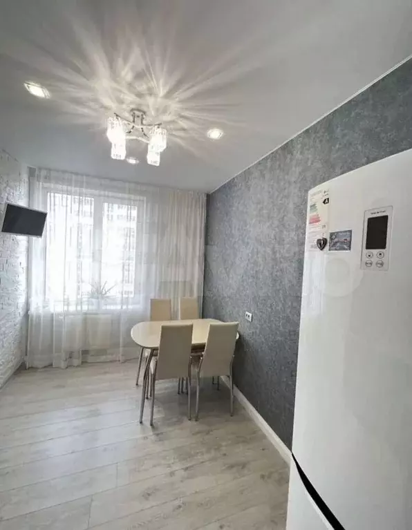 2-к. квартира, 56 м, 4/14 эт. - Фото 1