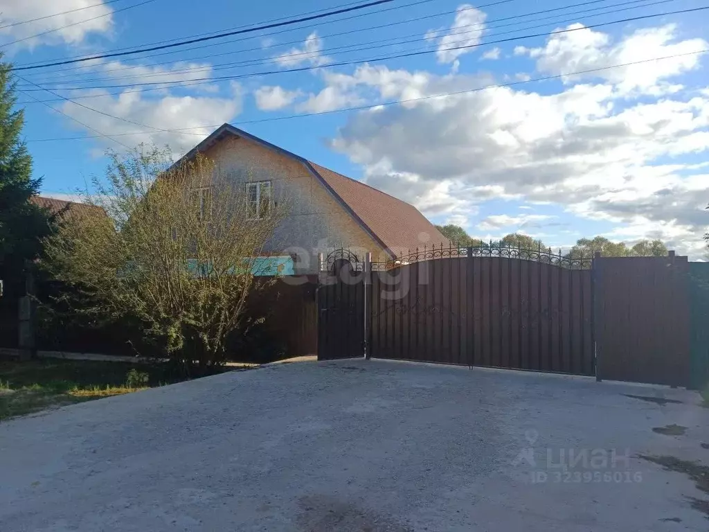 Дом в Калужская область, Жуков Комсомольская ул., 6 (180 м) - Фото 1