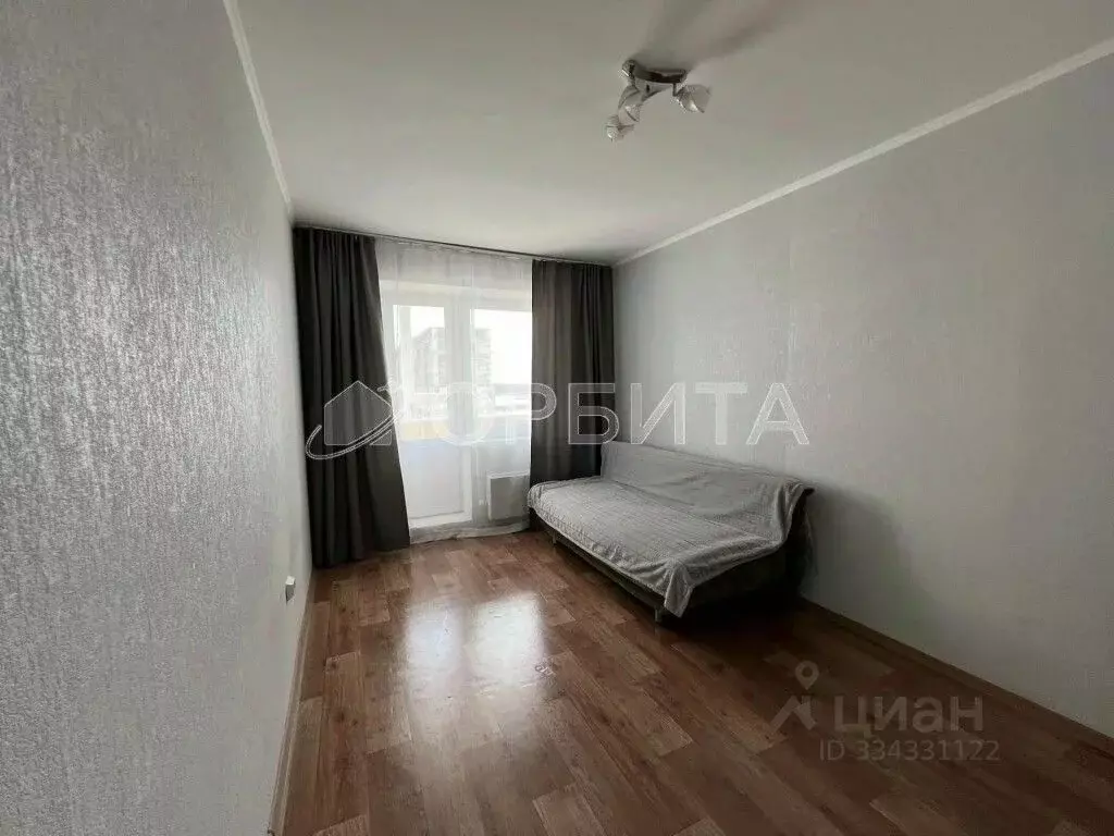 3-к кв. Тюменская область, Тюмень ул. Лесопарковая, 17 (65.2 м) - Фото 1