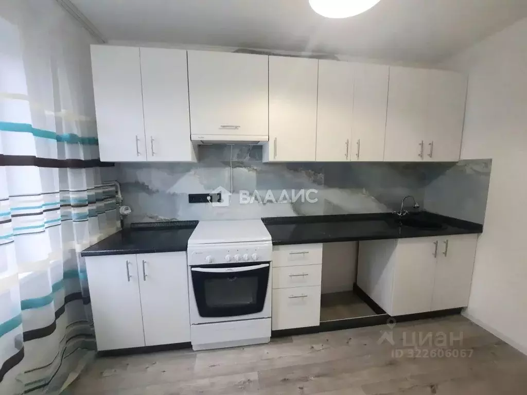 3-к кв. Брянская область, Брянск ул. Ромашина, 35 (61.2 м) - Фото 2