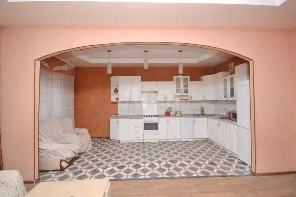 Дом в Саха (Якутия), Якутск Ильменская ул., 54 (399 м) - Фото 1