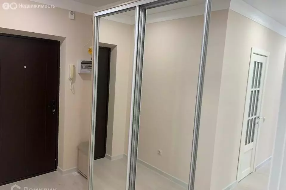 2-комнатная квартира: Краснодар, улица Цезаря Куникова, 24к2 (75 м) - Фото 0