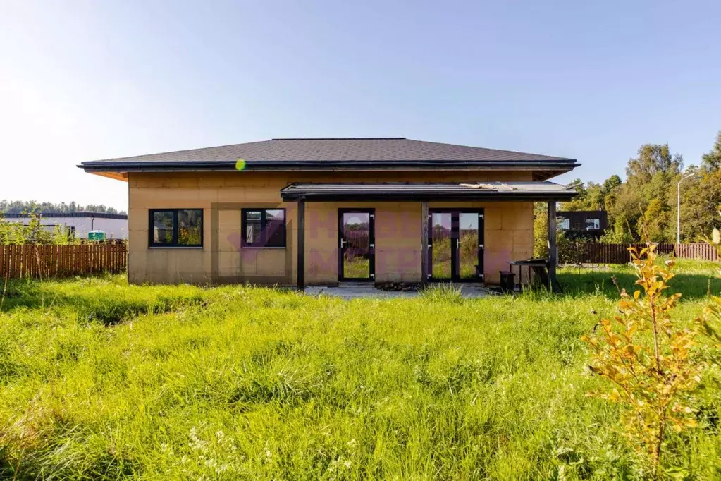 Дом в Ленинградская область, Приозерский район, Петровское с/пос, д. ... - Фото 1