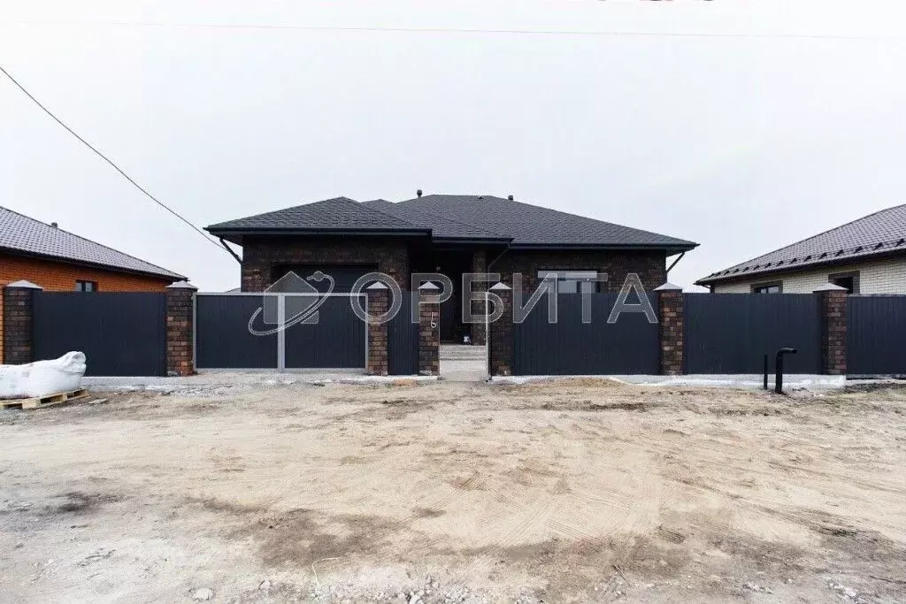 Дом в Тюменская область, Тюмень Казарово мкр, ул. Казаровская (140 м) - Фото 1