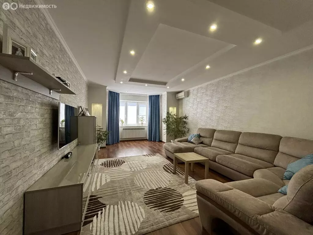3-комнатная квартира: Астрахань, улица Космонавтов, 18к1 (126.5 м) - Фото 1