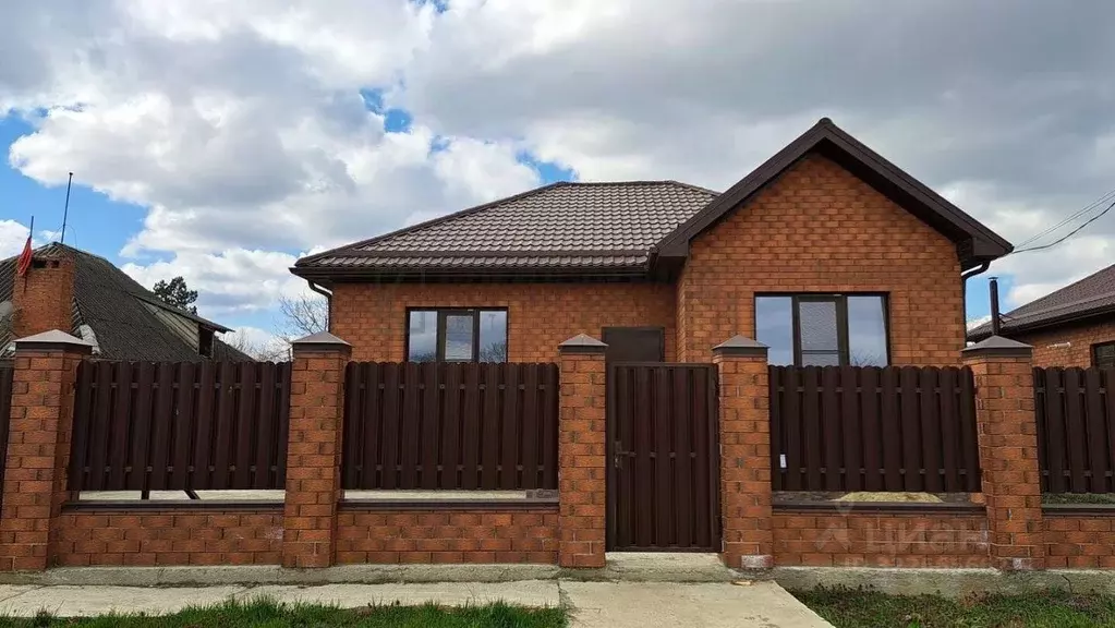 Дом в Краснодарский край, Абинск Западная ул., 105 (92 м) - Фото 1