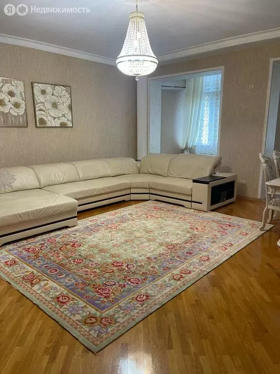 3-комнатная квартира: Махачкала, улица Айвазовского, 6Е (140 м) - Фото 0
