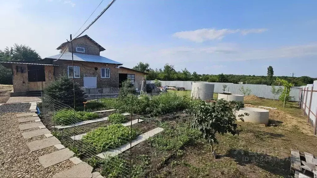 Дом в Воронежская область, Семилукский район, Губаревское с/пос, с. ... - Фото 1