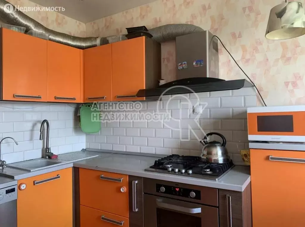 3-комнатная квартира: Казань, улица Фатыха Амирхана, 83 (67.2 м) - Фото 0