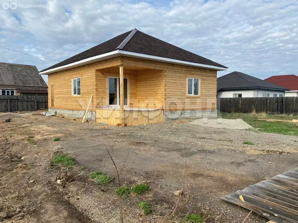 Дом в Усть-Абаканский район, посёлок Тепличный, Камская улица (130 м) - Фото 0