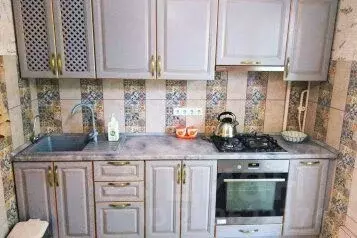 2-к кв. Крым, Феодосия ул. Крымская, 82Г (57.0 м) - Фото 1