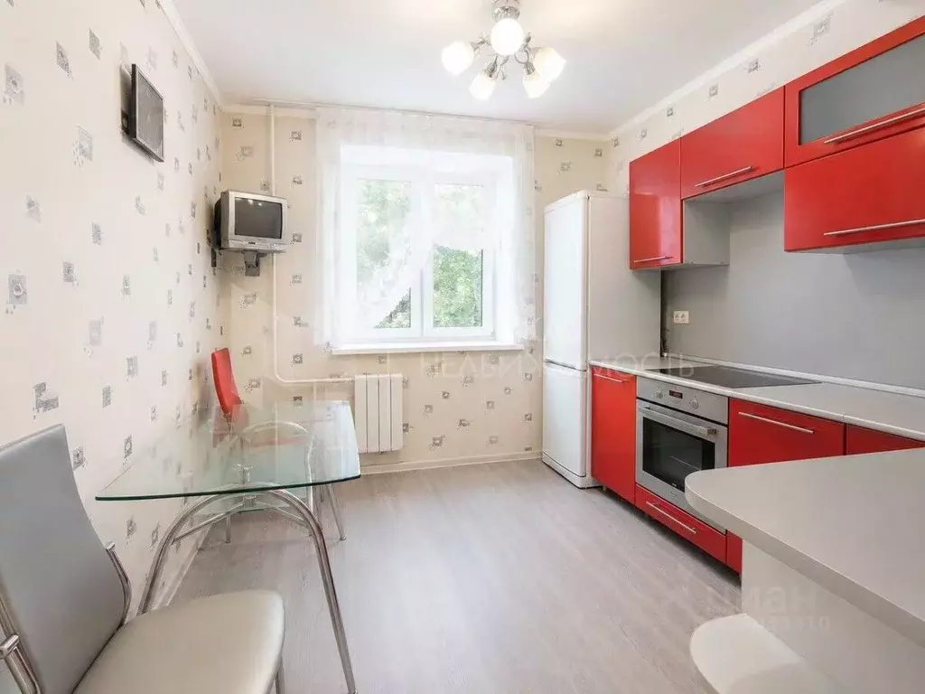 2-к кв. Тюменская область, Тюмень ул. Федюнинского, 11 (50.0 м) - Фото 1