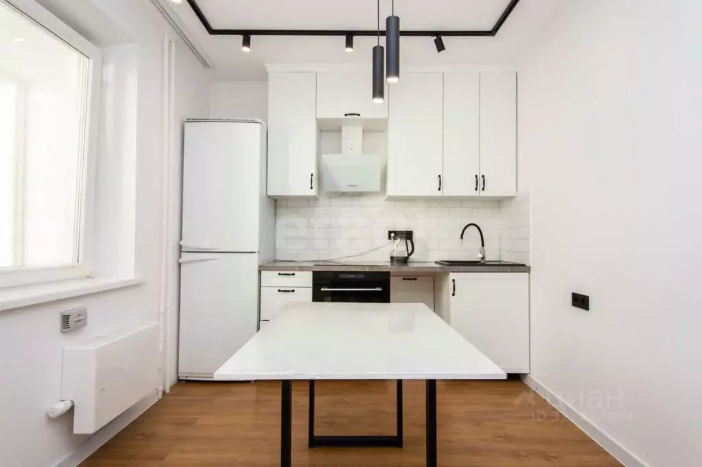 1-к кв. Тюменская область, Тюмень ул. Валентины Трофимовой, 5 (41.0 м) - Фото 0