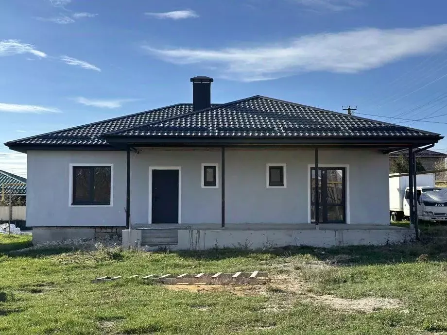 Дом в Крым, Симферопольский район, Чистенское с/пос, с. Трехпрудное ... - Фото 1