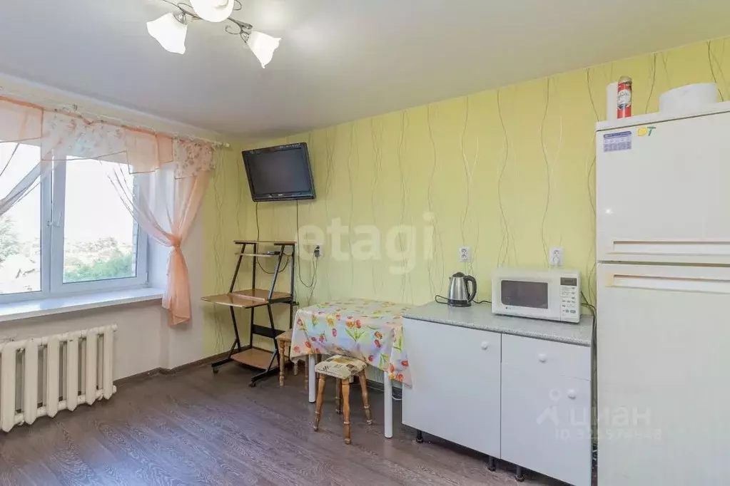 Комната Тюменская область, Тюмень ул. Мельникайте, 44а (13.6 м) - Фото 1