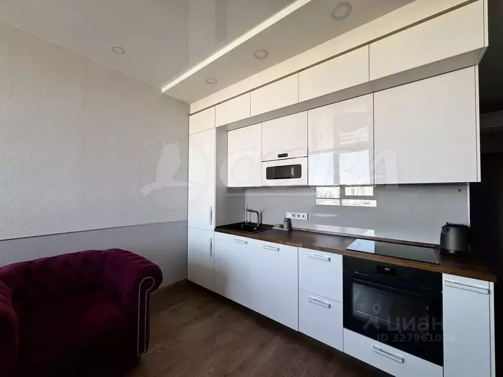 1-к кв. Тюменская область, Тюмень ул. 50 лет Октября, 4 (50.0 м) - Фото 2