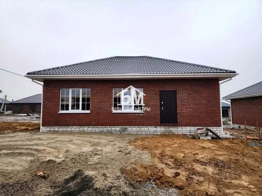 Дом в Брянская область, Брянский район, Отрадненское с/пос, с. ... - Фото 1