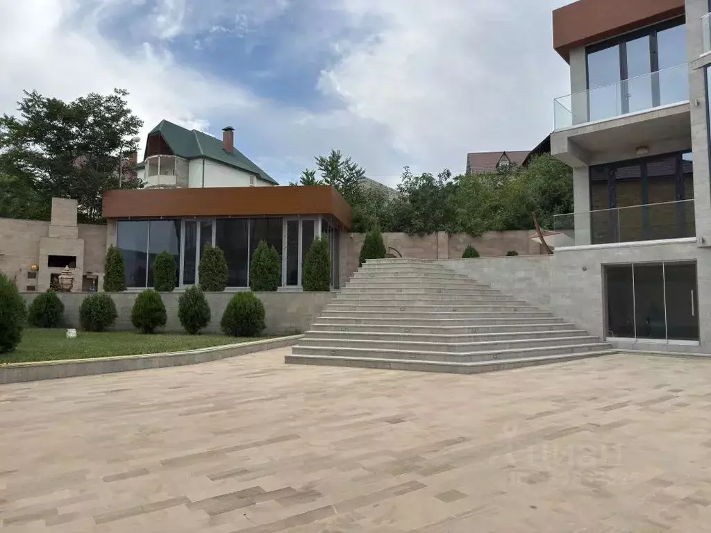 Дом в Дагестан, Дербент ул. Х. Тагиева, 84 (400 м) - Фото 1
