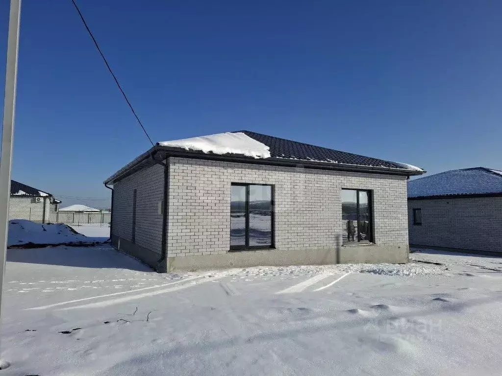 Дом в Саратовская область, с. Усть-Курдюм ул. Васильковая, 9 (99 м) - Фото 1