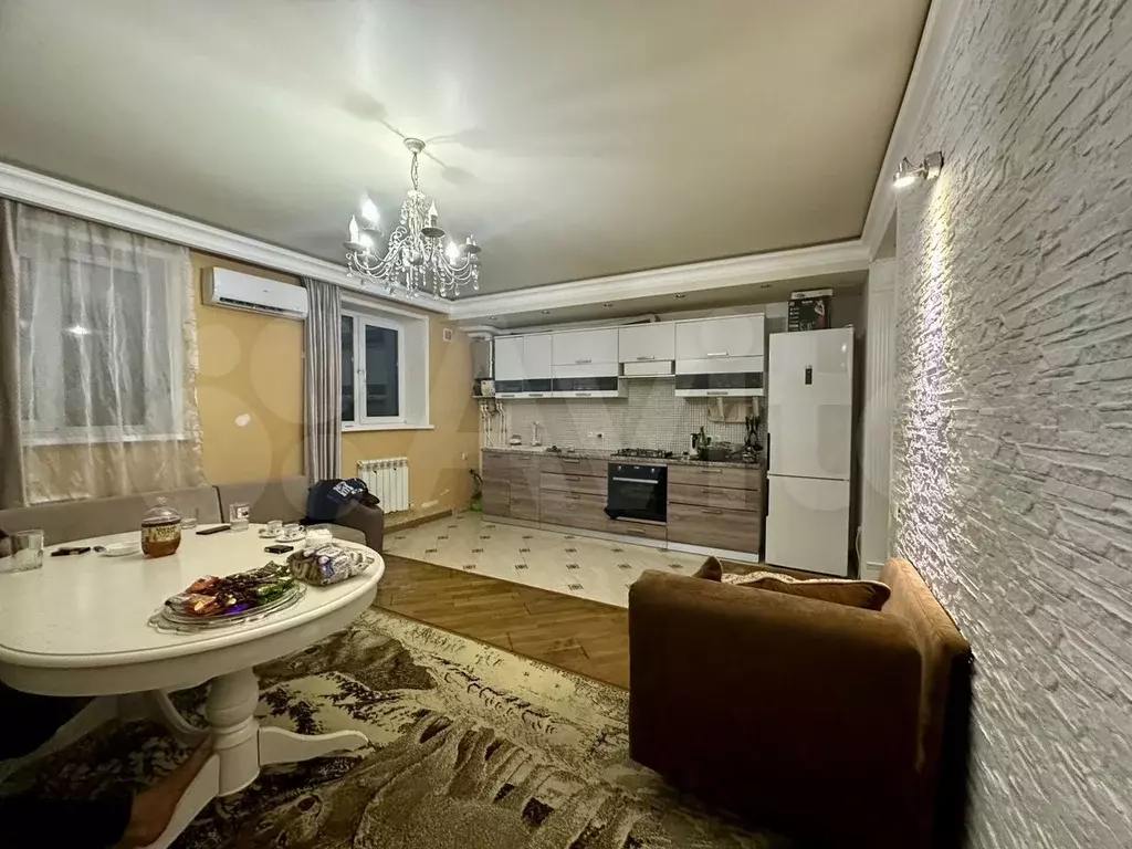 2-к. квартира, 60 м, 1/6 эт. - Фото 0