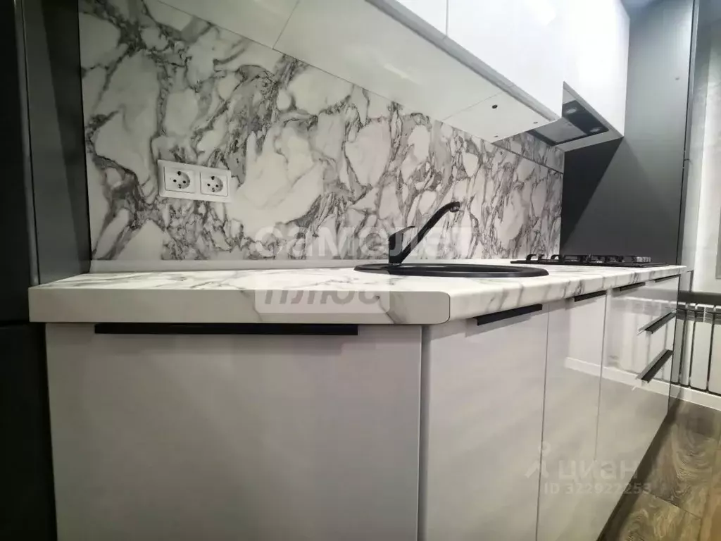 2-к кв. Волгоградская область, Волгоград ул. 8-й Воздушной Армии, 19 ... - Фото 2