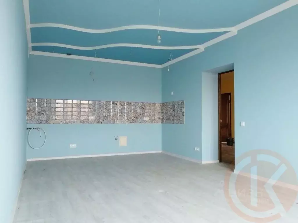 Дом в Крым, Сакский район, с. Ромашкино ул. Мира, 12 (300 м) - Фото 1