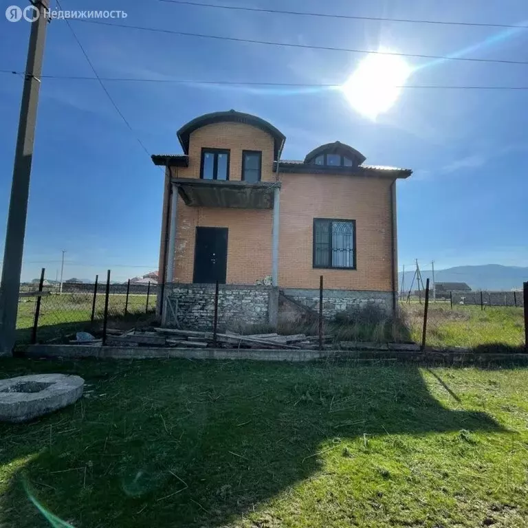 Дом в Махачкала, территория СНТ Закон, 2-я Законная улица, 4 (250 м) - Фото 1