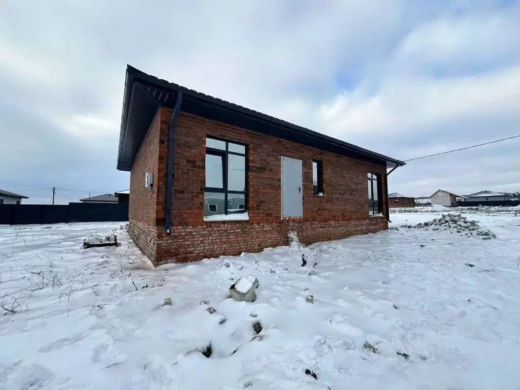 Дом в Саратовская область, Саратов ул. Усть-Курдюмская (104 м) - Фото 0