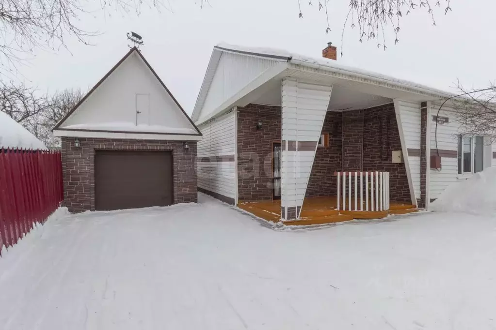 Дом в Омская область, Таврическое рп ул. Химиков, 34 (100 м) - Фото 1