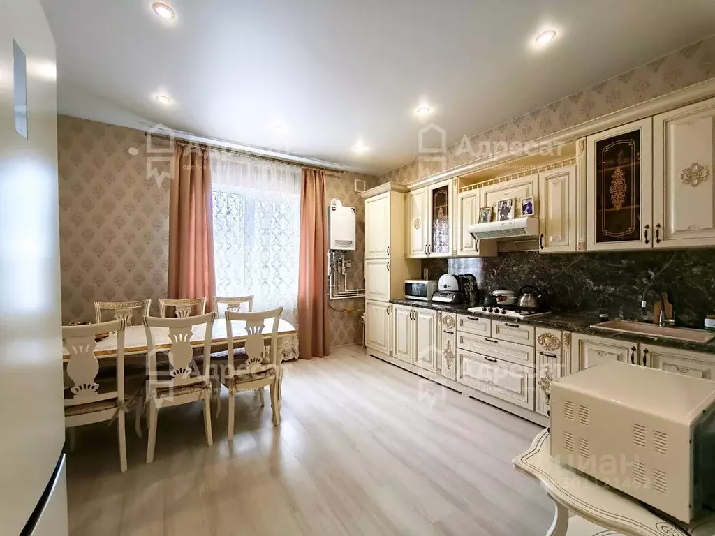 Дом в Волгоградская область, Волгоград ул. имени Попова (260 м) - Фото 1