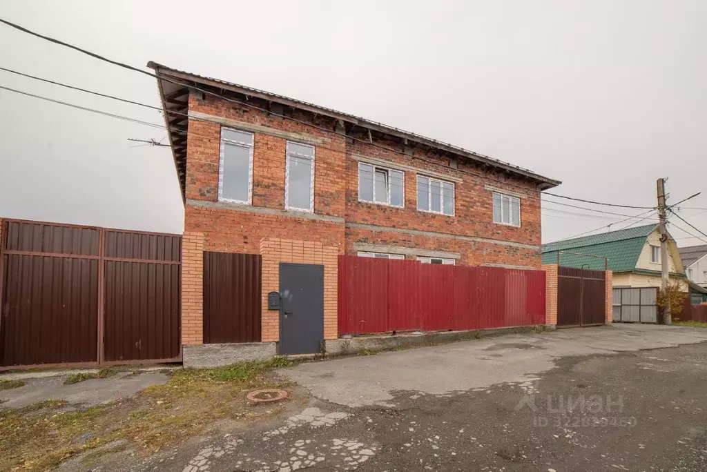 Дом в Свердловская область, Екатеринбург Семь Ключей жилрайон, пер. ... - Фото 1