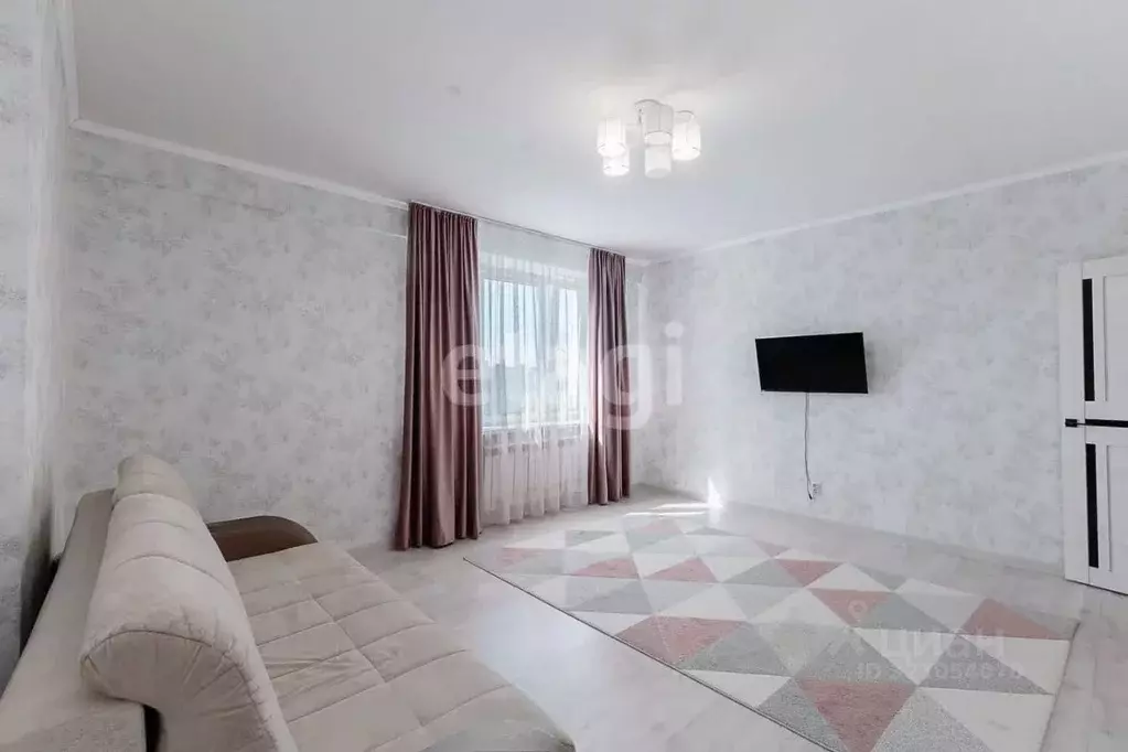 1-к кв. Свердловская область, Екатеринбург ул. Пехотинцев, 3к4 (45.1 ... - Фото 0